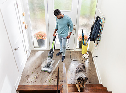 Staubsaugen, Wischen und Trocknen in einem Durchgang